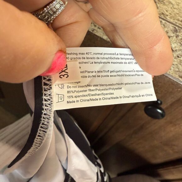 Avidlove Red and Black Bikini with Bold Contrast and Modern Style - Picture 6 of 8